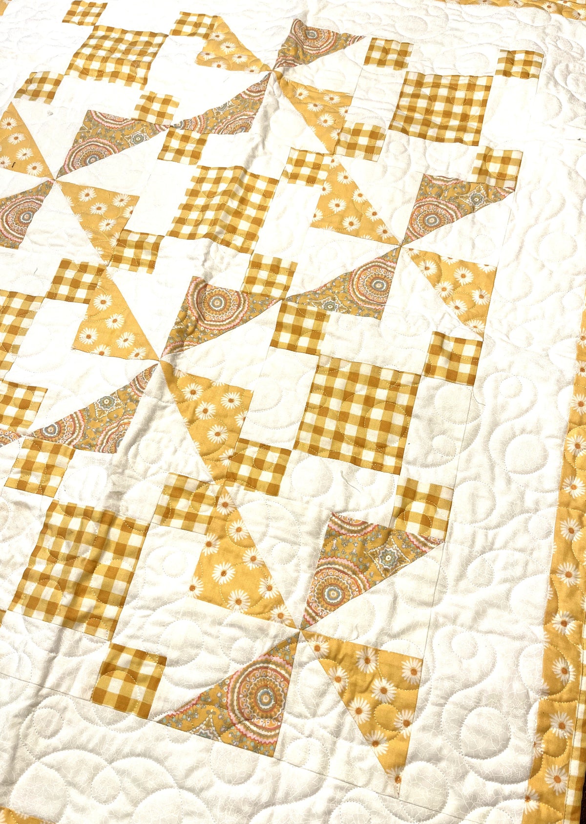 Checked Windmill Baby Quilt